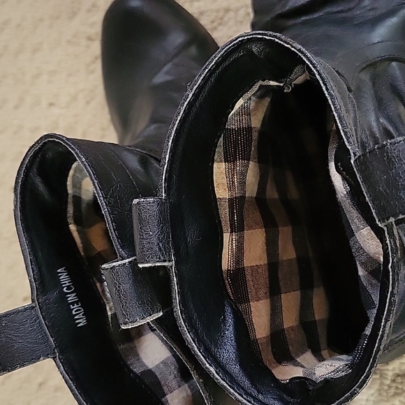 Boots - Picture 4 of 4